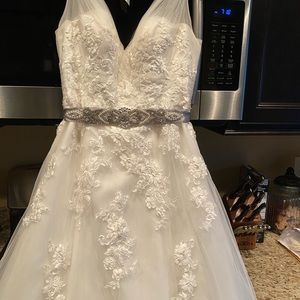 Wedding dress in Ivory. Simple but elegant and the bride will look stunning.